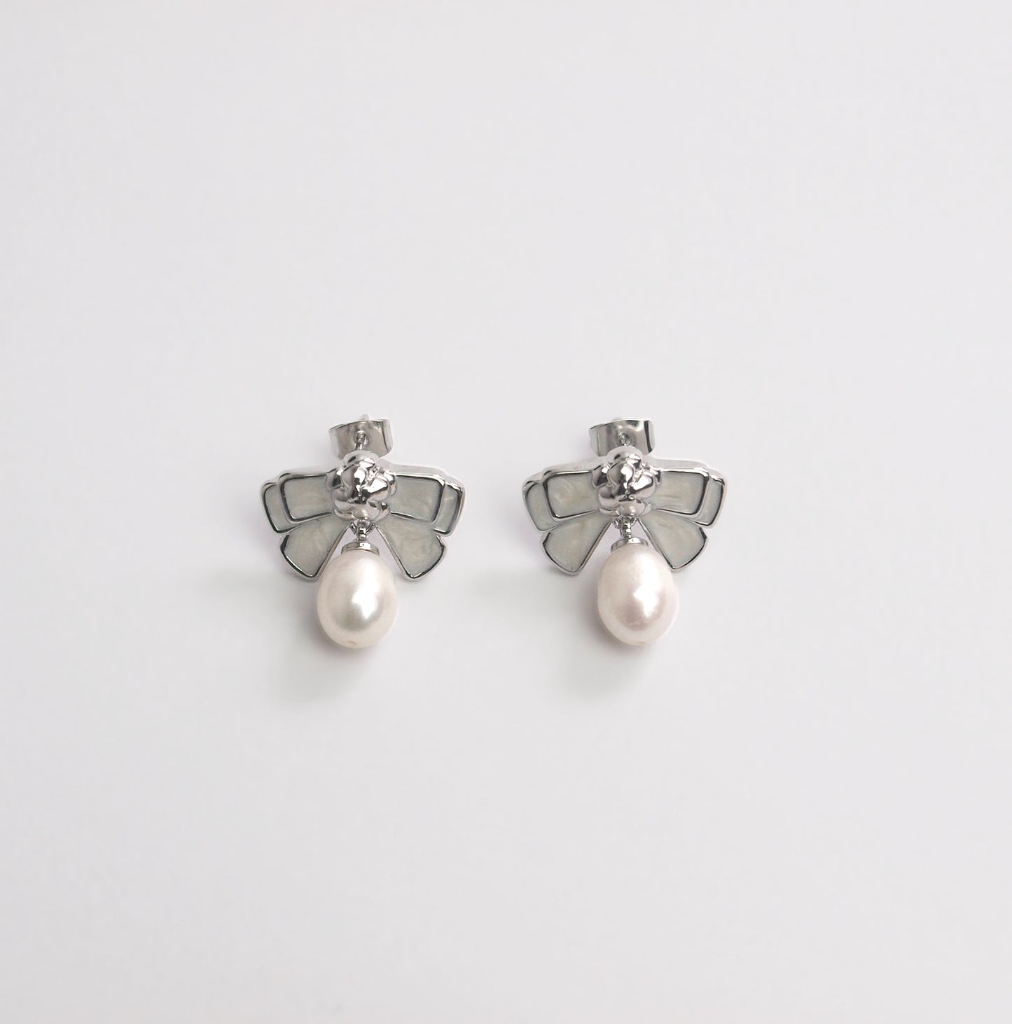 Noir Ribbon Pearl Earring