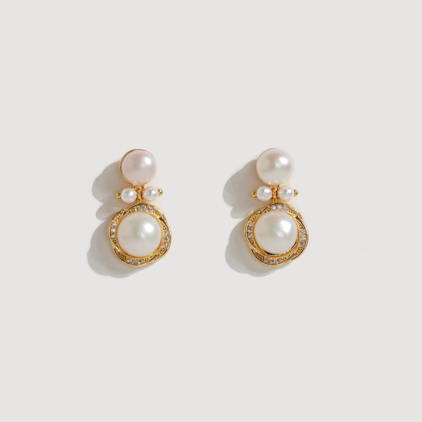 Pearl Duet With Brass Details