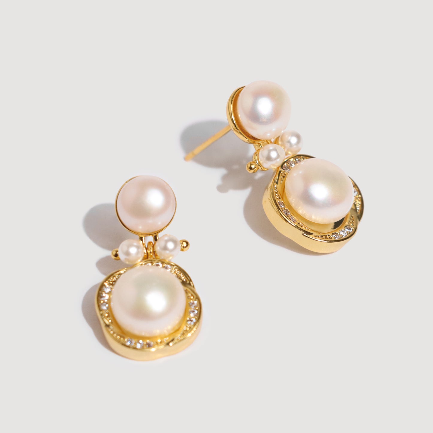 Pearl Duet With Brass Details