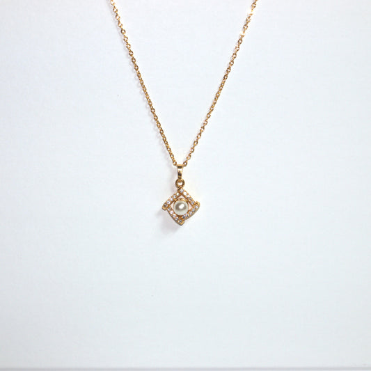 Gold Crystals pearl Pendant Necklace