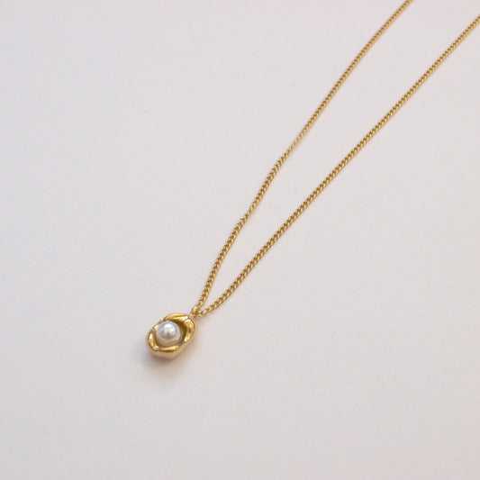 Gold Necklace with Freshwater Pearl Pendant